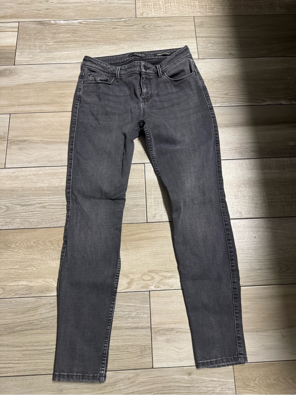 Guess Women's Skinny Jeans in Washed Black